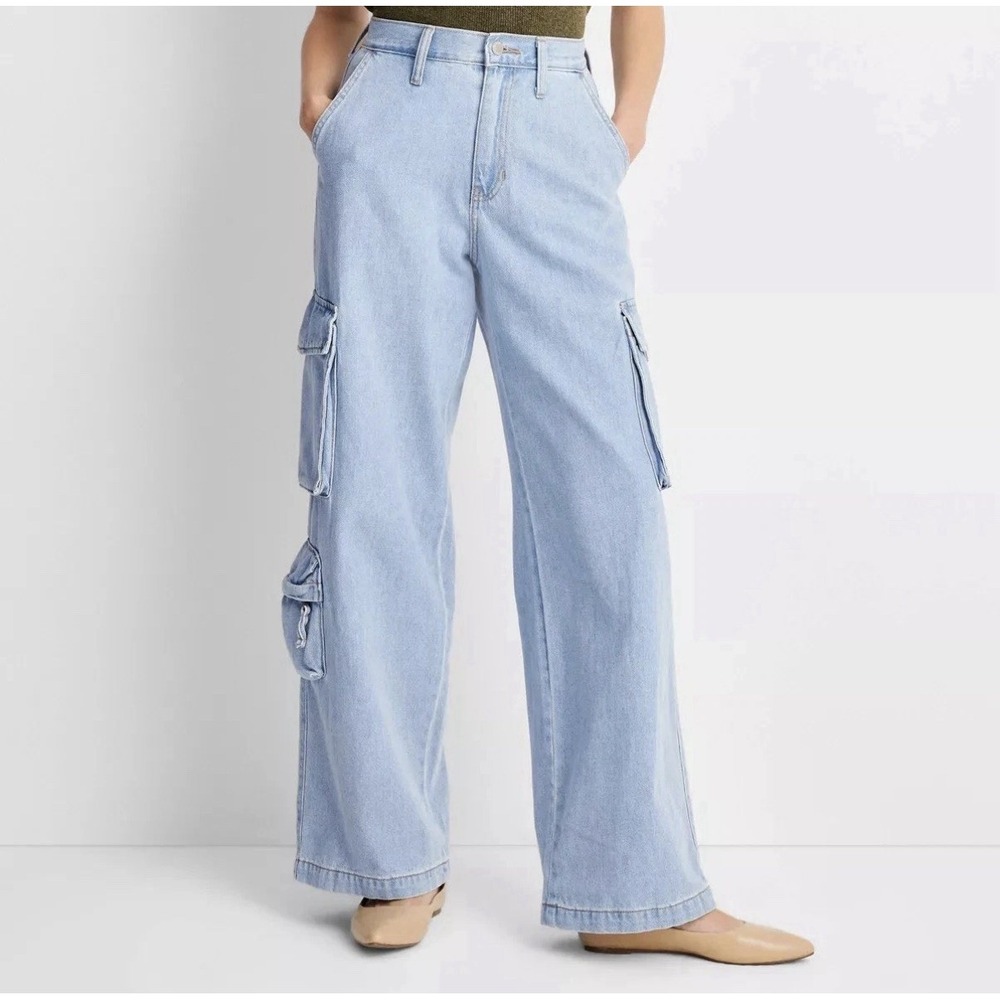 Universal Threads SIZE 10 LIGHT WASH HIGH-RISE WIDE LEG CARGO JEANS 7 POCKET $36